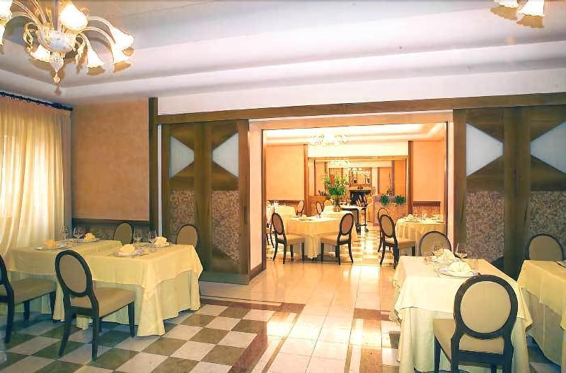 Hotel&Ristorante Miramonti Palazzo Storico Rieti Esterno foto