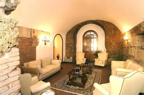 Hotel&Ristorante Miramonti Palazzo Storico Rieti Esterno foto